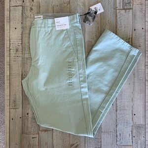 CALVIN KLEIN MENS BODY FIT CHINOS